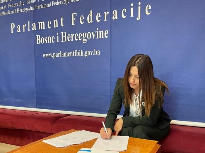 Zastupnica u Parlamentu FBiH traži zabranu prodaje energetskih pića maloljetnicima