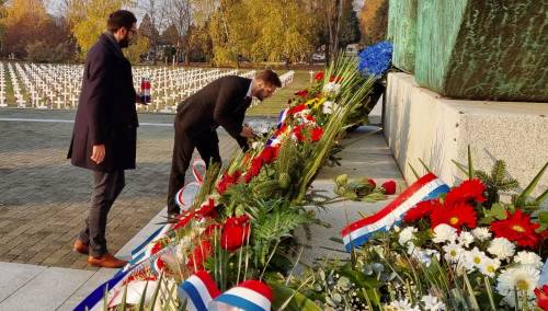 Zastupnici Boban i Čengić odali počast žrtvama u Vukovaru