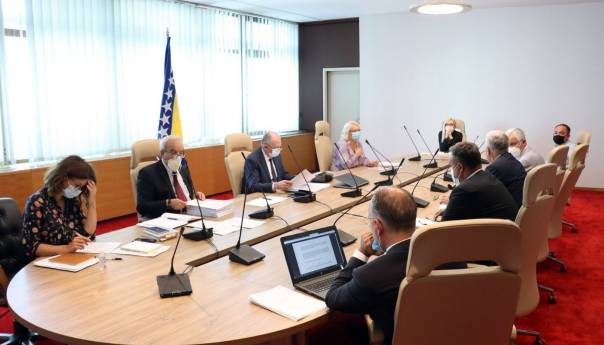 Zastupnici državnog nivoa protiv ušteda i smanjenja plata