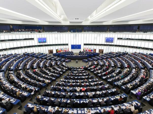 Zastupnici EP: Djeca bi trebala imati najmanje 16 godina za pristup društvenim mrežama