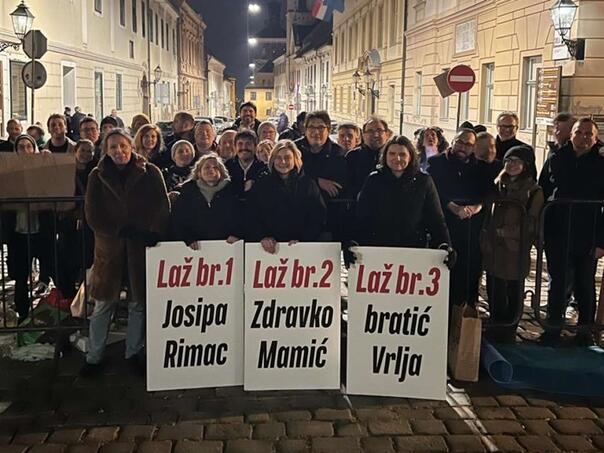 Zastupnici iz Kluba Možemo! probdjeli noć na Markovom trgu