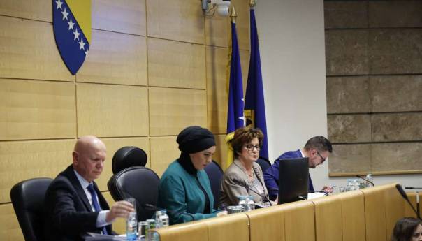 Zastupnici nisu izglasali da se u dnevni red uvrsti smjena Bradare