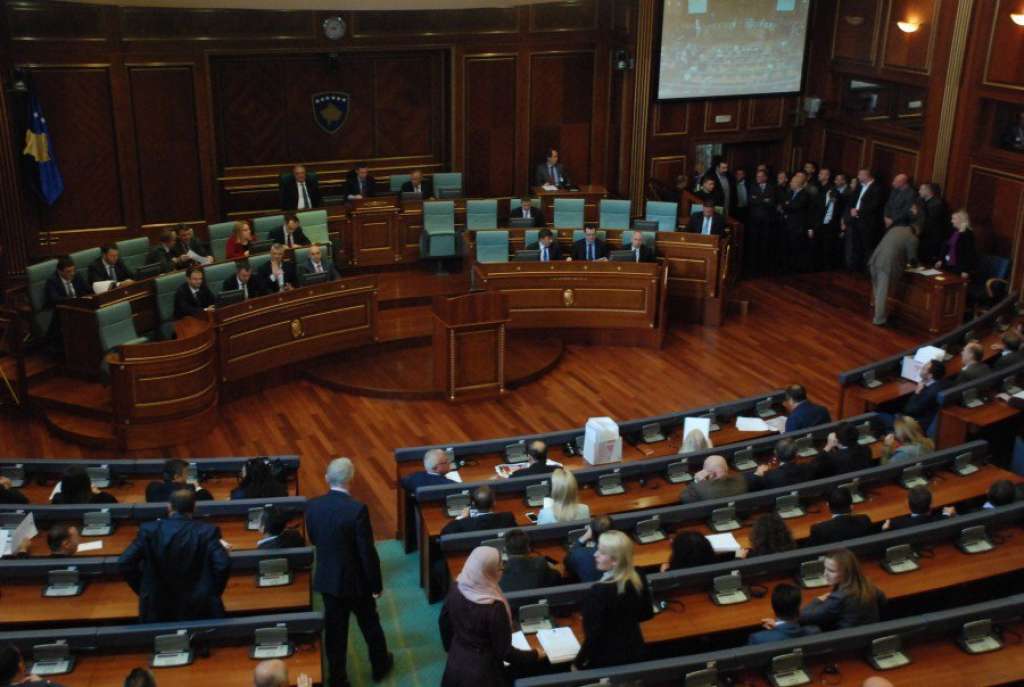 Zastupnici Srpske liste na sjednici kosovske Skupštine kako ne bi izgubili mandat