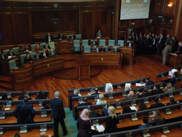 Zastupnici Srpske liste na sjednici kosovske Skupštine kako ne bi izgubili mandat