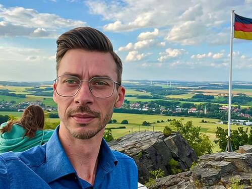 Zastupnik AfD-a udaren u lice dok je bio u trgovini: Napadač nastavio s kupovinom