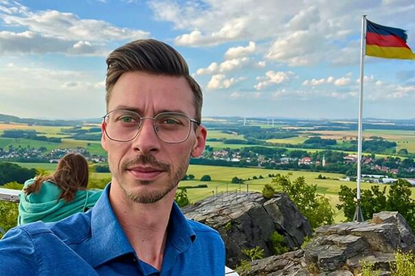 Zastupnik AfD-a udaren u lice dok je bio u trgovini: Napadač nastavio s kupovinom