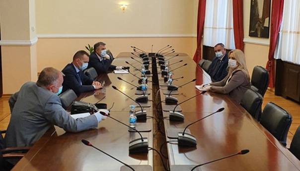 Zatražena stručna analiza zbog čega je u porastu broj zaraženih u RS