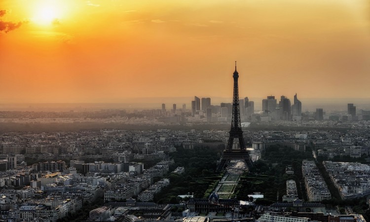 Zatvaraju se barovi, teretane i bazeni u Parizu