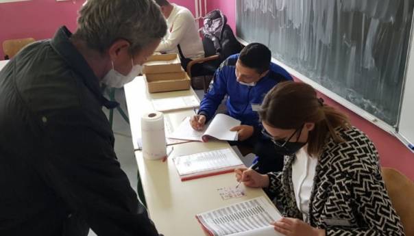 Zatvorena biračka mjesta u Travniku i Foči (FBiH)