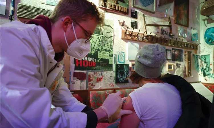 Zatvoreni noćni klubovi u Berlinu na sedam dana pretvoreni u vakcinalne punktove