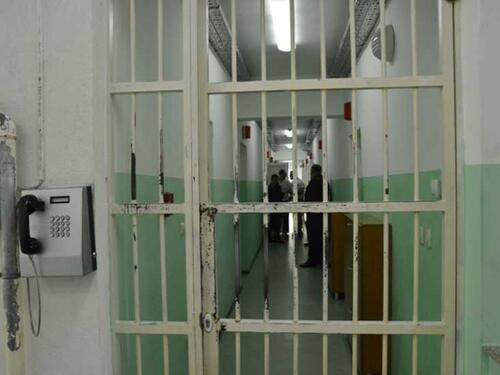Zatvorenik u dva dana u Tuzli napao tri čuvara, Sud odbio izreći mjere