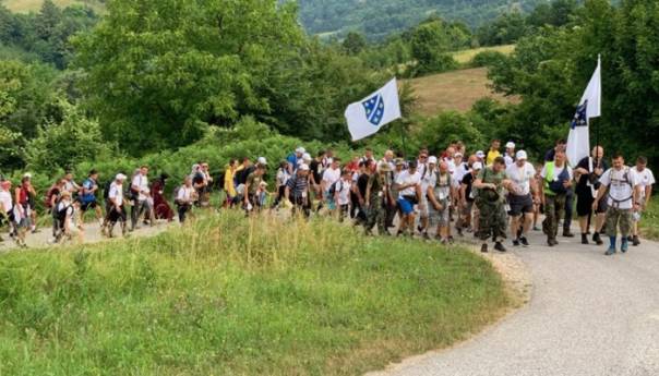 Završen drugi dan Marša mira, učesnici stigli u kamp Mravinjci