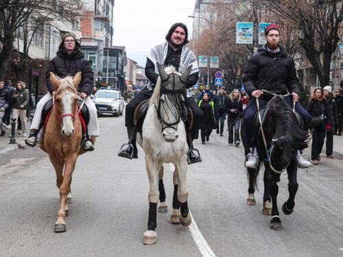 Završen veliki protest u Novom Pazaru; Vučić: Malobrojan, uspješan za burek