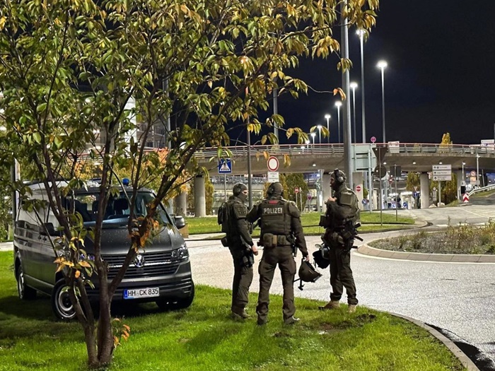 Završena drama na aerodromu u Hamburgu: Muškarac se predao, djevojčica je dobro