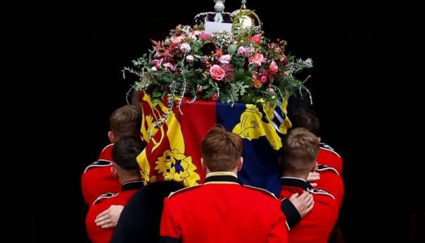 Završena misa, slijedi ukop kraljice Elizabete II