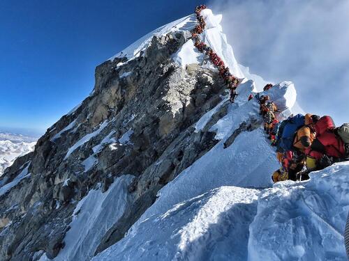 Završena sezona uspona na Everest: Osam planinara poginulo