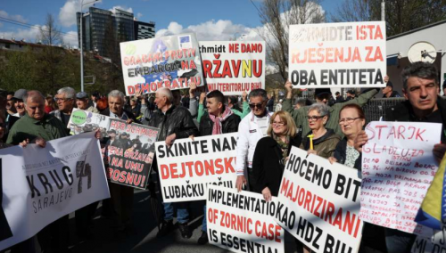 Završeni protesti ispred OHR-a: Poruke Schmidtu