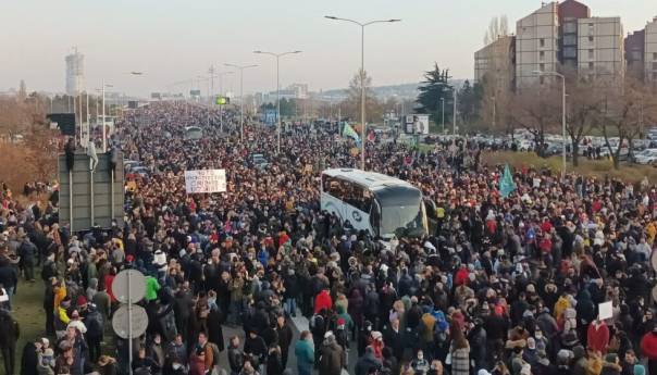 Završeni protesti u Srbiji, obilježili ih incidenti i fizički obračuni