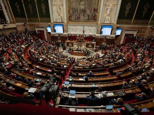 Zbog dana žalosti nova francuska vlada će biti objavljena tek večeras