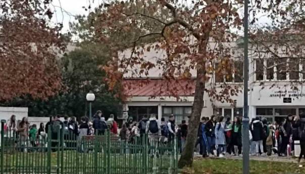 Zbog dojava o bombama Crna Gora prešla na online nastavu