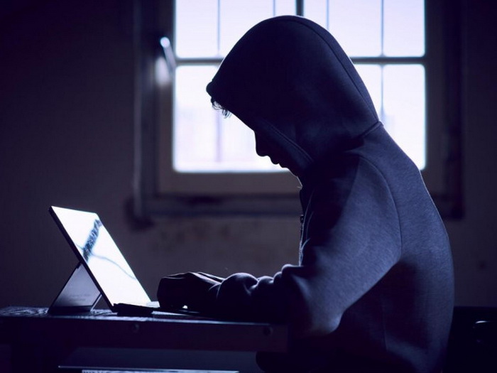 Zbog dojava o bombama pretresen objekat u Jajcu, oduzeti mobilni telefoni