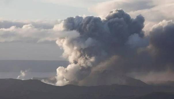 Zbog erupcije vulkana na Filipinima evakuirano preko 162.000 ljudi
