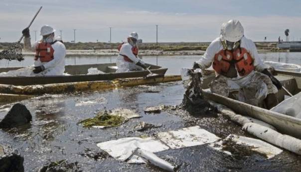 Zbog izlijevanja nafte u Kaliforniji na pomolu ekološka katastrofa