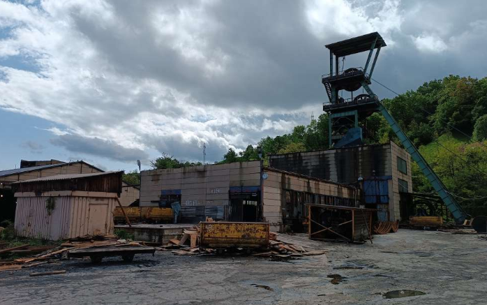 Zbog kašnjenja plaće obustavljena proizvodnja u jami "Raspotočje"