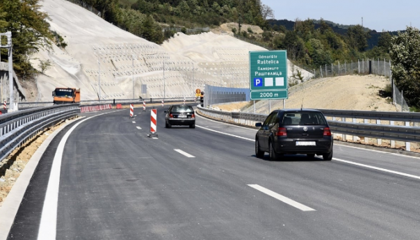 Zbog klizišta obustavljen saobraćaj na dionici autoputa A-1, smjer Bradina - Tarčin