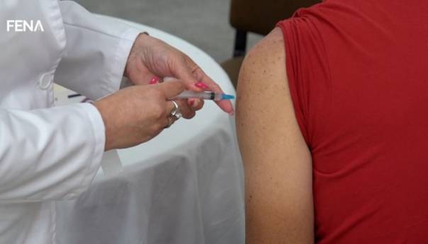 Zbog nepoštivanja termina, stvaraju se velike gužve za vakcinisanje