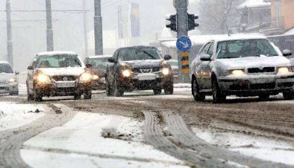 Zbog niskih temperatura upozorava se na poledicu na kolovozu