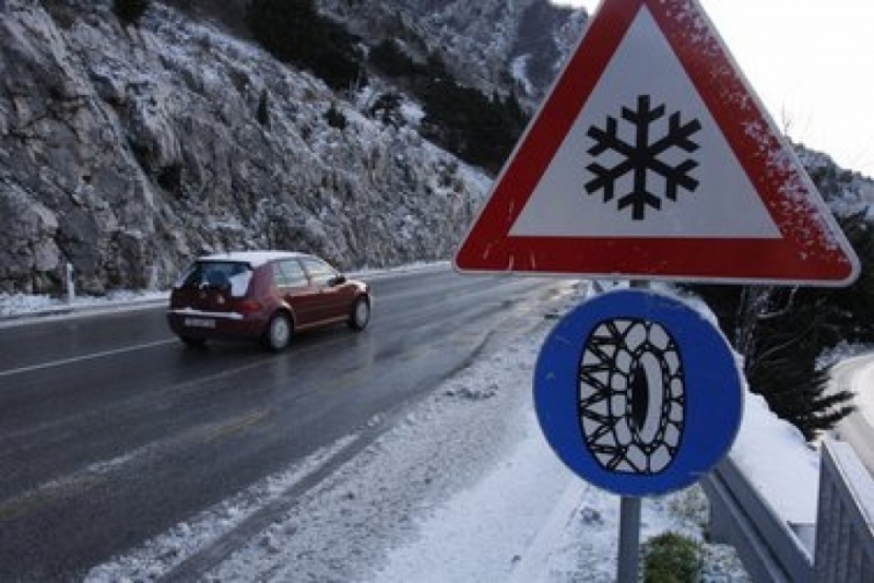 Zbog niskih temperatura upozoravaju se vozači na moguću poledicu