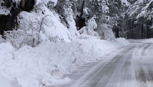 Zbog novih sniježnih padavina usporeno se saobraća na putnom pravcu Sarajevo-Tuzla