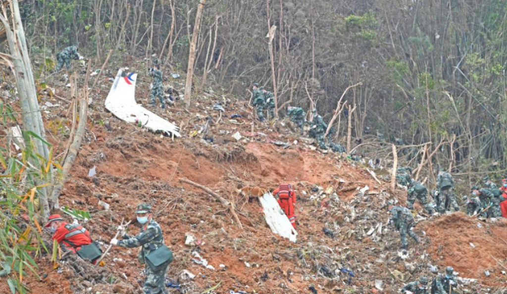 Zbog obilnih kiša spasioci prisiljeni prekinuti potragu nakon pada aviona