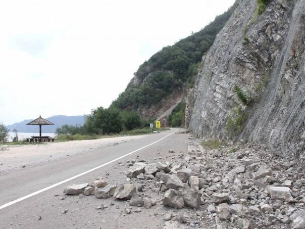 Zbog odrona veće kolone kod mjesta Ograjina