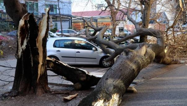 Zbog olujnog vjetra upaljen narandžasti meteoalarm za područje cijele BiH
