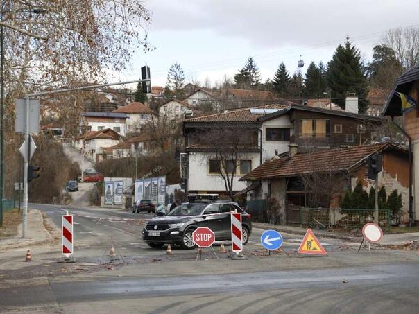 Zbog opasnosti od odrona i dalje obustavljen saobraćaj na MP Bistrik-Lapišnica