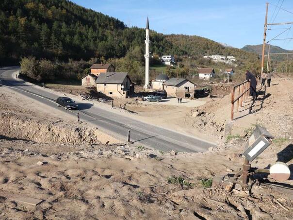 Zbog oštećenja kolovoza i dalje obustavljen saobraćaj na magistralnom putu Jablanica-Blidinje