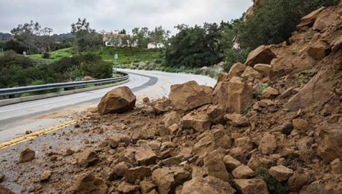 Zbog padavina apel vozačima da voze oprezno, povećana opasnost i od odrona