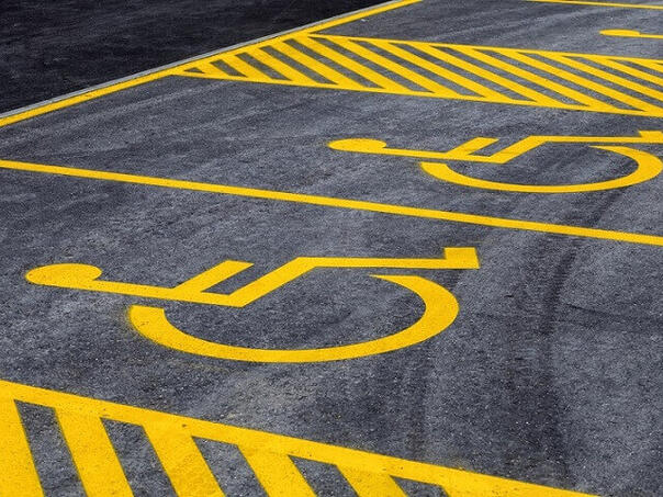 Zbog parkiranja na mjestima za osobe s invaliditetom izdato 735 prekršajnih naloga