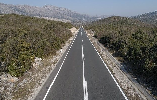 Zbog požara obustavljen saobraćaj ka Neumu, večeras se zatvara tunel Ivan