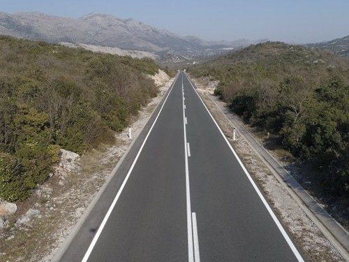 Zbog požara obustavljen saobraćaj ka Neumu, večeras se zatvara tunel Ivan