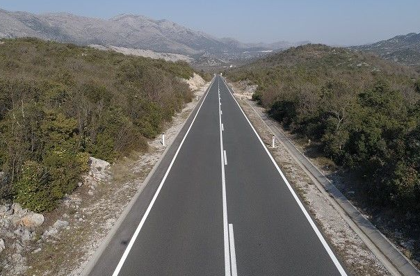 Zbog požara obustavljen saobraćaj ka Neumu, večeras se zatvara tunel Ivan