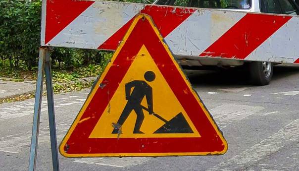 Zbog radova na cestama usporen saobraćaj na više dionica