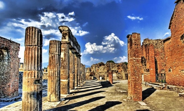 Zbog selfieja na Pompejima turistkinji prijeti kazna od 3000 eura