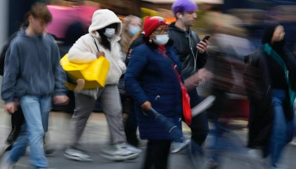 Zbog širenja omikrona nova ograničenja u brojnim zemljama u Evropi