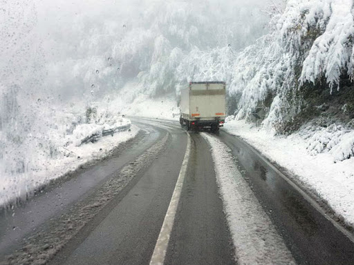 Zbog snijega na mnogim dionicama otežano saobraćanje