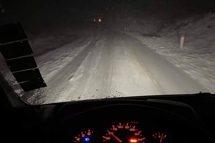 Zbog snijega na putevima otežan saobraćaj u dijelovima BiH