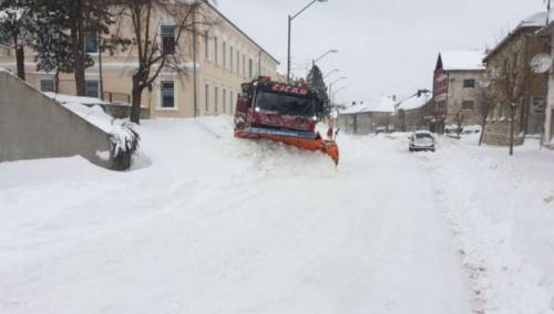 Zbog snježnih nanosa obustavljen teretni promet između Šuice i Kupresa