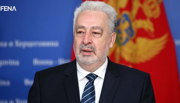 Zbog Srebrenice sam pokrenuo proces smjene ministra